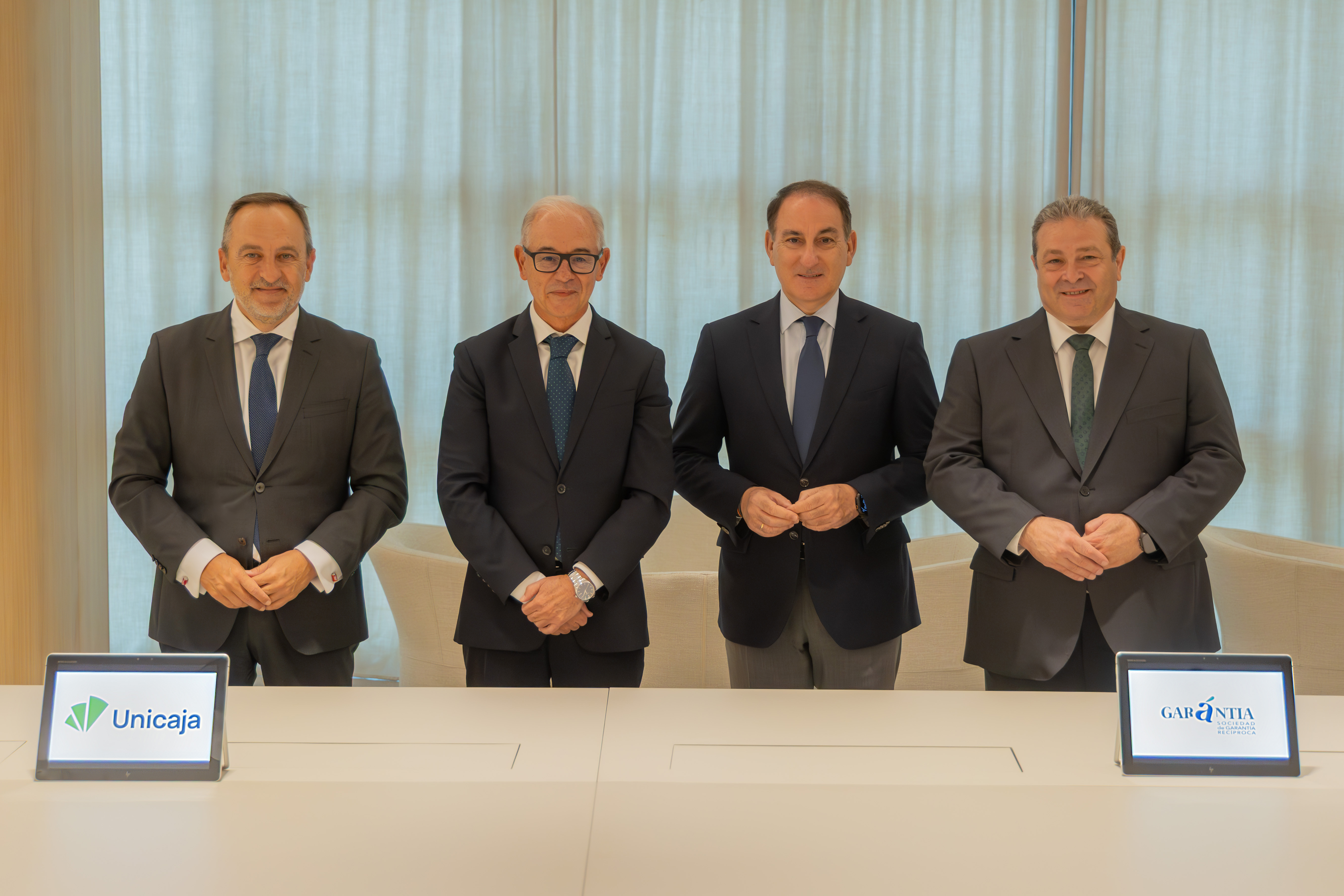 imagen de Unicaja y Garántia impulsan el acceso al crédito de pymes y autónomos con una línea de financiación de 160 millones de euros